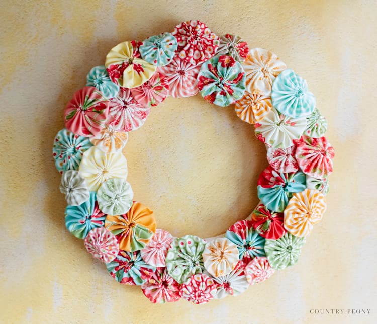 DIY Fabric Yo-Yo Wreath with Clover's Yo-Yo Maker