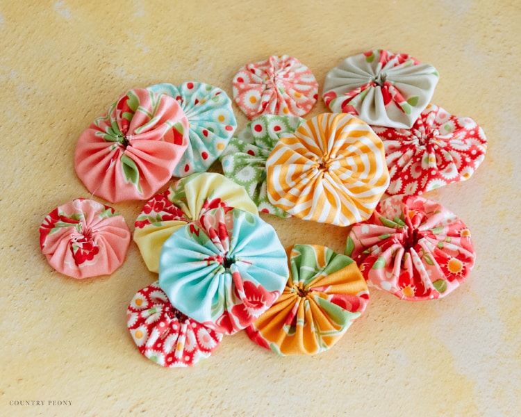 DIY Fabric Yo-Yo Wreath with Clover's Yo-Yo Maker