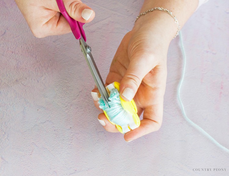 DIY Pom-Pom Lamp Shade with Clover's Pom-Pom Maker.- Country Peony Blog