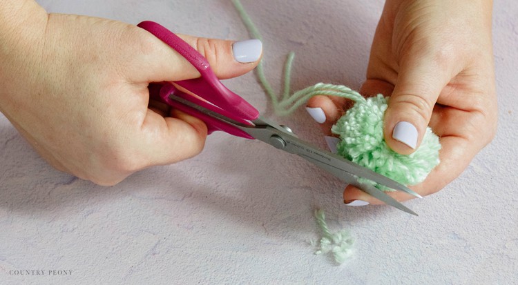 DIY Pom-Pom Rug with Clover's Pom-Pom Maker - Country Peony Blog