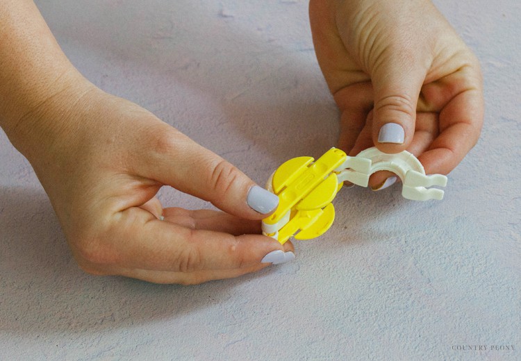 DIY Pom-Pom Rug with Clover's Pom-Pom Maker - Country Peony Blog