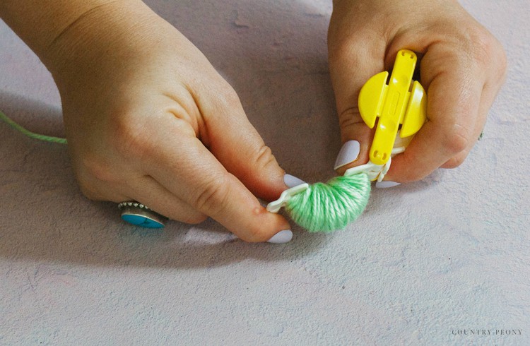 DIY Pom-Pom Rug with Clover's Pom-Pom Maker - Country Peony Blog