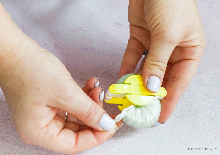 DIY Pom-Pom Rug with Clover's Pom-Pom Maker - Country Peony Blog