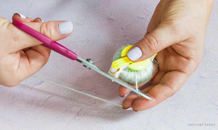 DIY Pom-Pom Rug with Clover's Pom-Pom Maker - Country Peony Blog