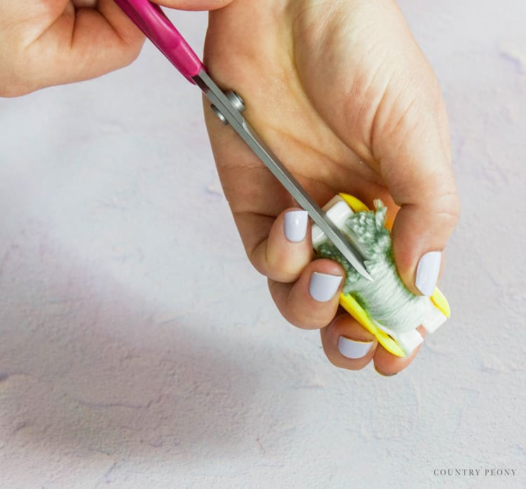 DIY Pom-Pom Rug with Clover's Pom-Pom Maker - Country Peony Blog