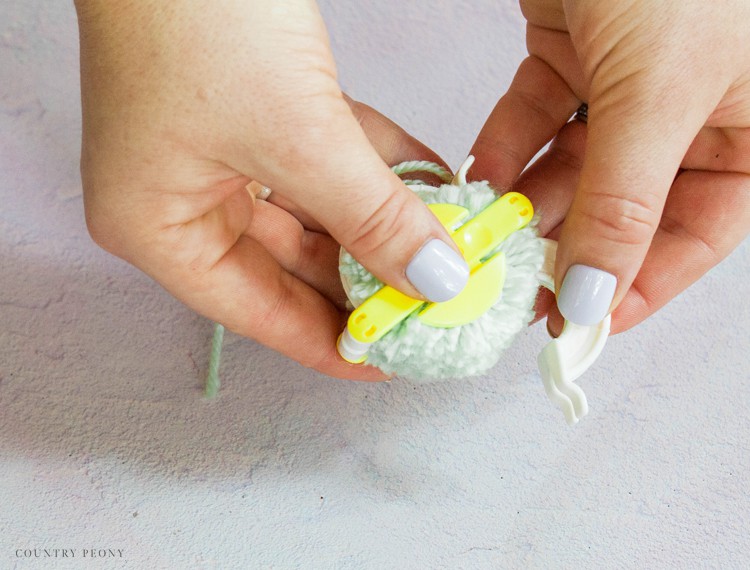 DIY Pom-Pom Rug with Clover's Pom-Pom Maker - Country Peony Blog